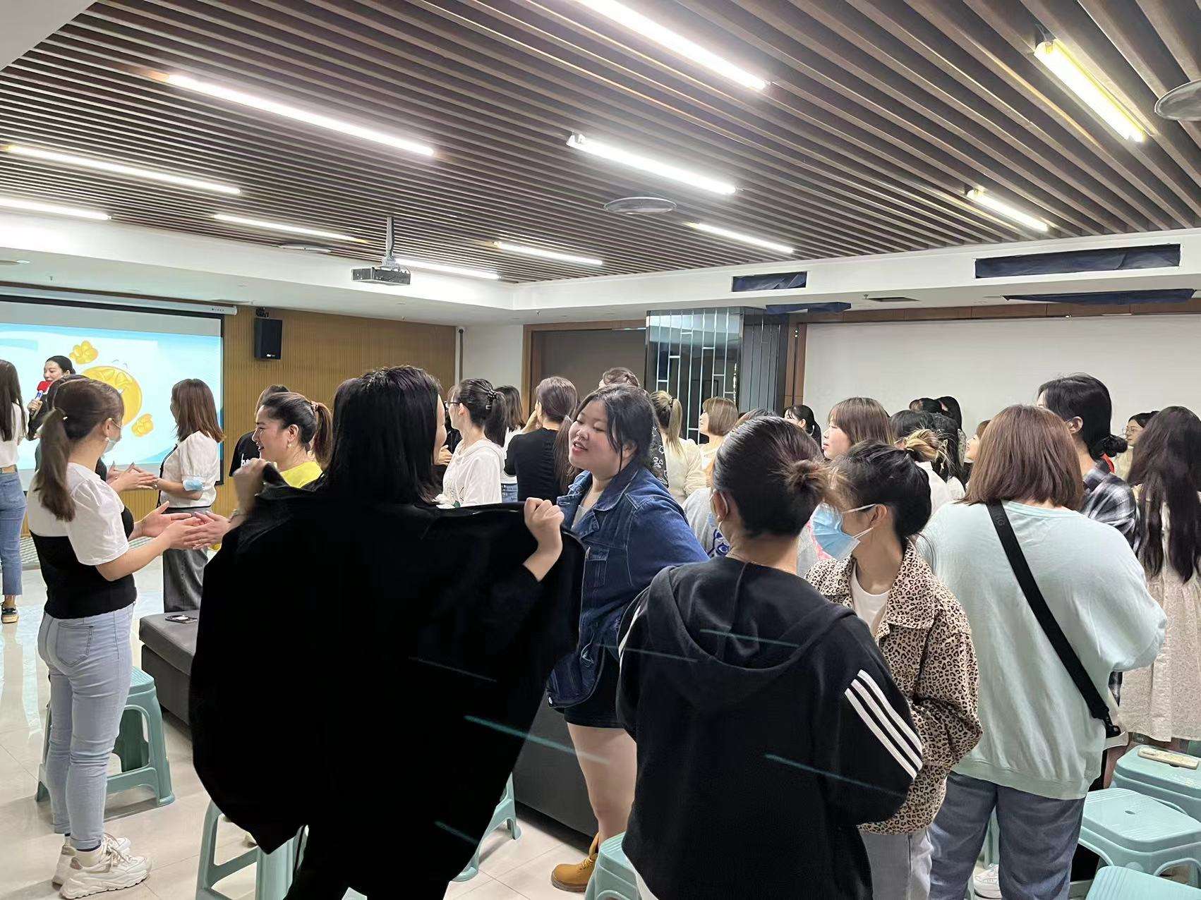 蕭鳳:智星大健康產業禮儀培訓