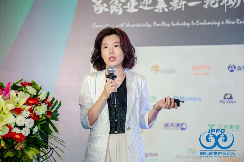 張向穎:張向穎:張向穎受邀出席2022（第十一屆）國(guó)際家禽產(chǎn)業(yè)論壇并作《數(shù)字經(jīng)濟(jì)助力家禽行業(yè)信息化升級(jí)》