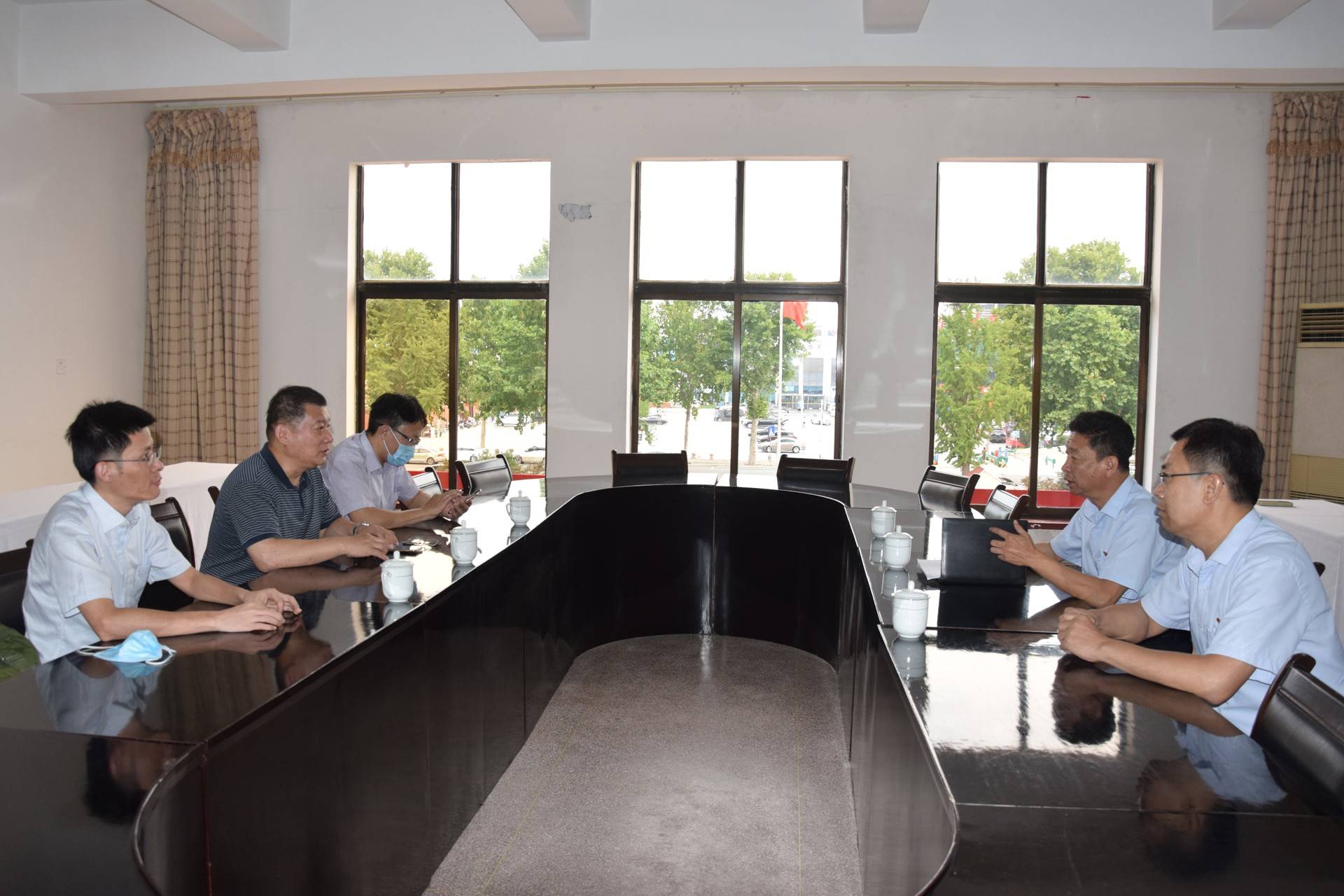 姜春力:中國國際經濟交流中心黨委副書記、辦公室主任、信息部部長姜春力蒞臨城陽批發市場調研指導