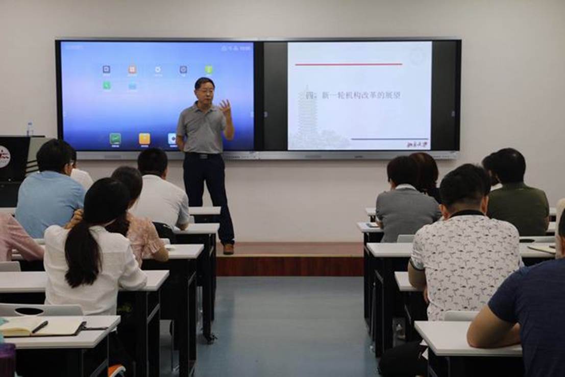 周志忍:國務(wù)院學(xué)位委員會公共管理學(xué)科評議組專家周志忍教授來校作報(bào)告